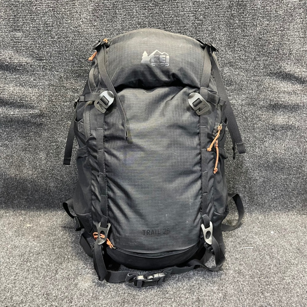 REI Co-op 168486 Trail 25 Backpack Womens Black Hiking Pack Bag w/ Rain Cover
